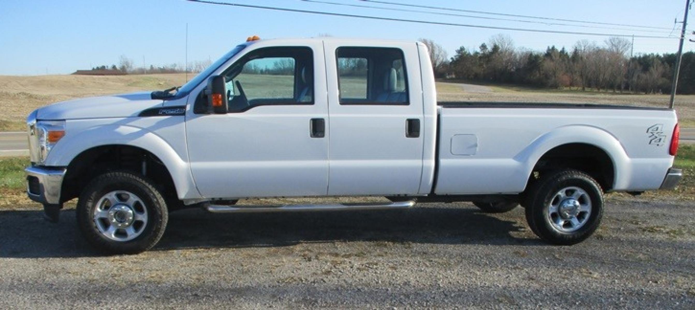 2016 White /Gray Ford F-250 SD (1FT7W2B60GE) with an 6.2 V8 engine, Auto transmission, located at 1725 US-68 N, Bellefontaine, OH, 43311, (937) 592-5466, 40.387783, -83.752388 - Photo #2